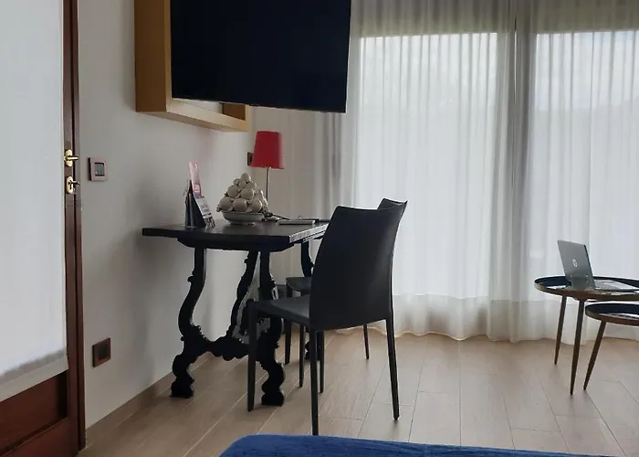 Luna Πανσιόν 4*